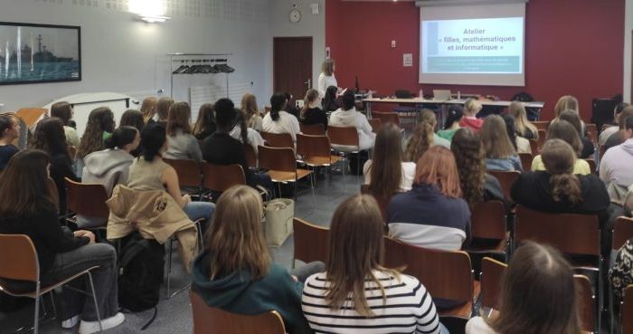 « Filles de Science, à la découverte des carrières STIM » STIM : Sciences, Technologie, Ingénierie et Mathématiques